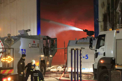 Antalya’daki tersane yangınında 4 tekne yandı, söndürme çalışmaları devam ediyor
