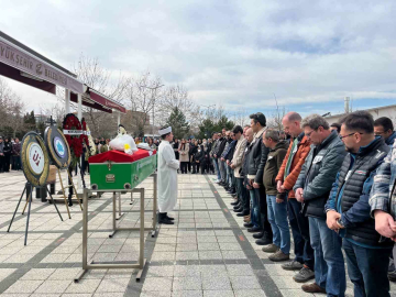 Eskişehir’de trafik kazasında hayatını kaybeden öğretim üyesi ve kızı son yolculuğuna uğurlandı