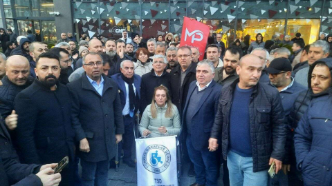 CHP’lilerden İstanbul İl Başkanlığı önünde protesto