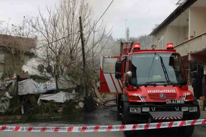 Sarıyer’de kömür sobasından yangın çıktı, evi kül olan yaşlı kadın gözyaşlarını tutamadı