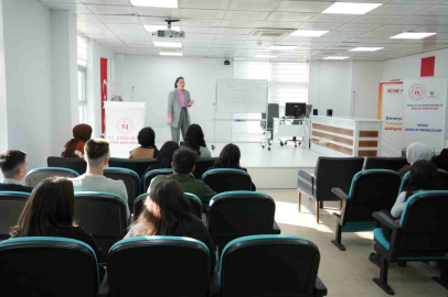 Diksiyon Eğitmeni Gün: "Dijital dünyadaki hız gençlerin diksiyonunu olumsuz etkiliyor"