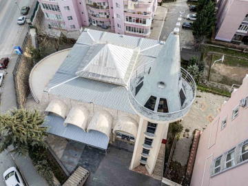Tokat’ta uzay mekiği minareli cami dikkat çekiyor