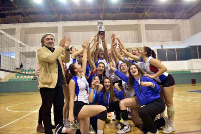 MSKÜ Voleybolcuları süper lig Play-Off’a kaldı
