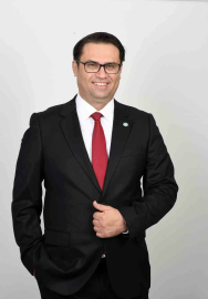 Emre Afacan: "İnsanların yüzlerini güldürecek projelerle geliyoruz"