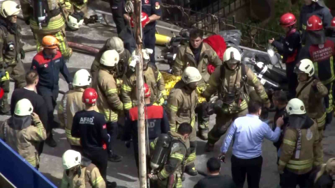 İstanbul Valiliği’nden gece kulübündeki yangına ilişkin açıklama: "Hayatını kaybedenlerin sayısı 15, 7’si ağır 8 kişi yaralı"