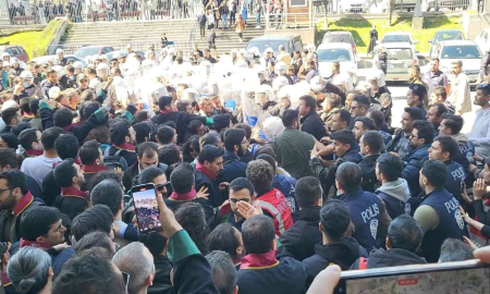 Van’daki başkan değişikliğine ilişkin protesto yapmak isteyen avukatlara müdahale