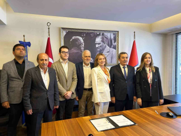 Konak’ta devir teslim töreni: Nilüfer Çınarlı Mutlu görevi devraldı