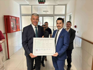 Başkan Elbi mazbatayı aldı