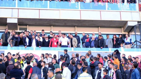 Şampiyonluk umudu kalamayan Eskişehirspor’da başkan taraftarla tartıştı