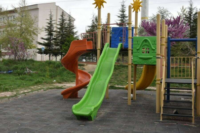 Belediyeden park ve oyun alanlarının temiz kullanılmasına dair uyarı