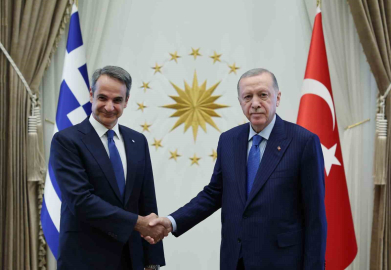 Cumhurbaşkanı Erdoğan’ın Yunanistan Başbakanı Miçotakis ile Cumhurbaşkanlığı Külliyesi’ndeki görüşmesi başladı.