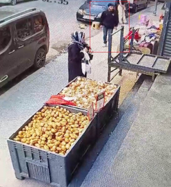 Esenyurt’ta alışveriş yapan çifte silahlı saldırı olayının yeni görüntüsü oraya çıktı