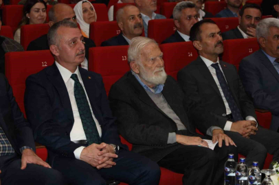 Başkan Büyükakın: "Dünya yeniden felsefeye, hiç olmadığı kadar vicdanların sesini duymaya muhtaç"