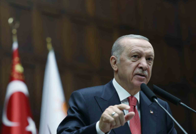 Cumhurbaşkanı Erdoğan: "Bir elinde silah tutularak siyaset yapılmaz. Kobani olaylarının hukuki açıdan hesabı sorulmuştur."