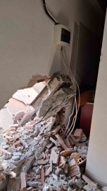 Profilo Alışveriş Merkezi’nin yıkımı esnasında yan apartmana çelik direk saplandı, 1 kişi de ölümden döndü