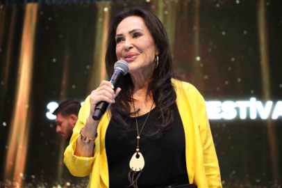 Türkan Şoray: "Dünyada savaşlar bitsin"