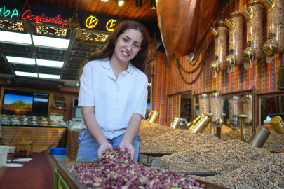 Antep fıstığı tezgahlarda yerini aldı
