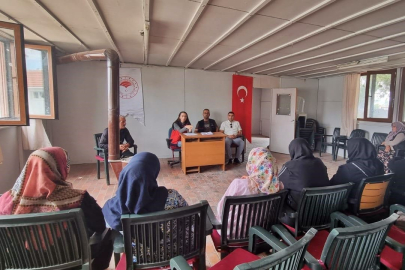 Aslanapa’da üreticilere çilek üretimi ile ilgili eğitim verildi