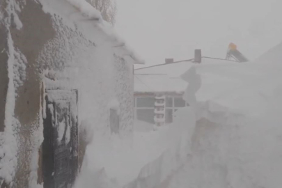 Uyarı yapılan kentte tipi etkili oldu kar 3 metreye ulaştı