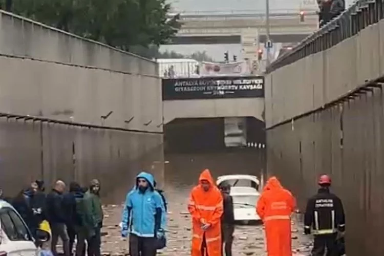 Antalya’da sel felaketinde 1 kişinin cansız bedenine ulaşıldı