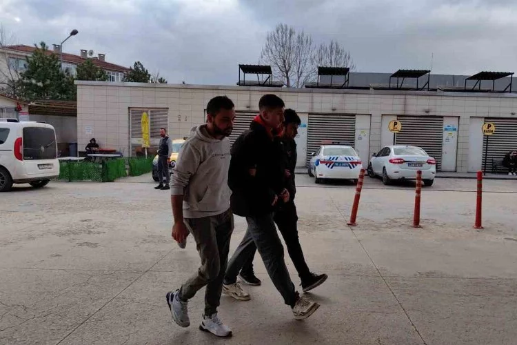 Bursa’da market sahibini bıçaklayan 3 şahıstan biri tutuklandı