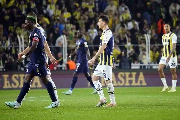 Trendyol Süper Lig: Fenerbahçe: 0 - Kasımpaşa: 0 (İlk yarı)