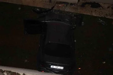 Ankara’da kontrolden çıkan otomobil binanın 3’üncü katına çarptı