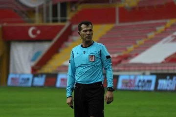 Kasımpaşa - Sivasspor maçının hakemi Burak Şeker oldu