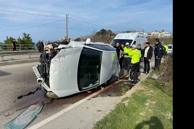 Sinop’ta virajı alamayan otomobil takla attı: 1 yaralı