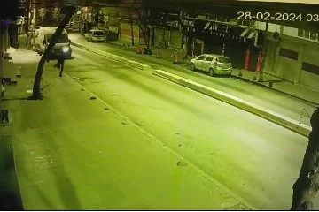 İstanbul’da film gibi olay kamerada: Mekanda içkisini ödettirdi, dışarıda vurulup dövüldü